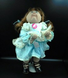20 INCH PETUNIA, CLOTH BODY PORCELAIN FACE GOOGLY DOLL BY ELLEN WATSON